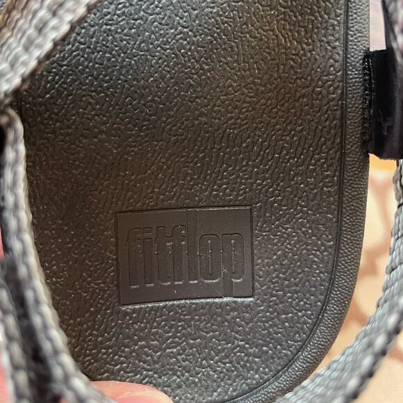 FitFlop Women 11 Black Fabric Strappy Waterproof Summer Vacation Sandal ES5-090A - Picture 2 of 11